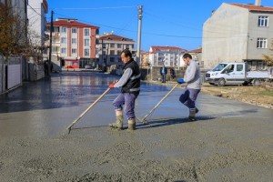Beton Yol Yapım Çalışmaları Devam Ediyor
